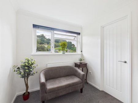 3 bedroom flat to rent - Photo 2