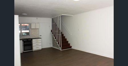 2 Bedroom Townhouse - Short Walk To The Beach - Photo 2