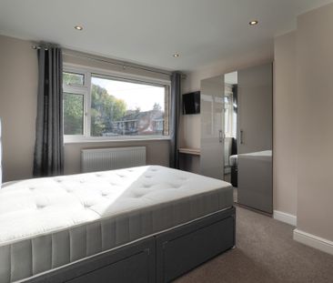 3 bedroom semi-detached to let - Photo 2