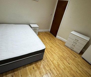 6 bedroom house of multiple occupation to rent - Photo 1