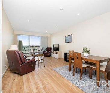 Generous Sized Fully Furnished Apartment - Photo 3