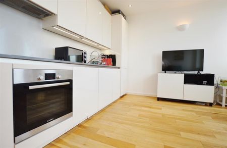 1 bedroom Flat To Let - Photo 5