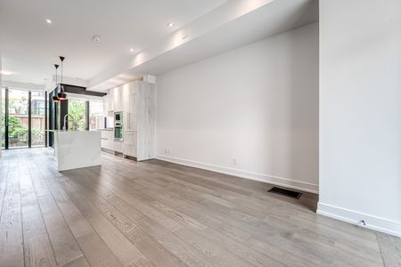 For Lease - 117 Roselawn Avenue, Toronto, Ontario - Photo 3
