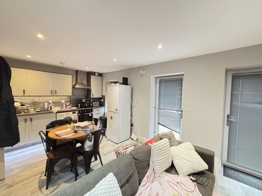 68A Flat 1 Victoria Road, Leeds, LS6 1DL - Photo 1