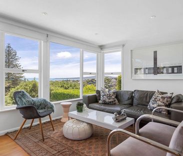 Executive Home on a Full Site with Swimming Pool - Photo 6