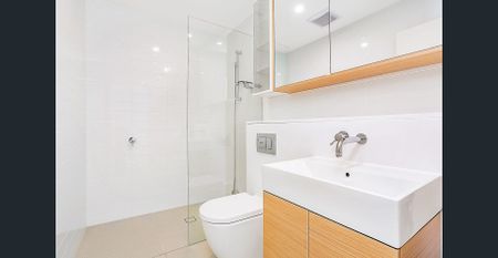 Two-bedroom apartment with water views and high ceiling - Photo 2