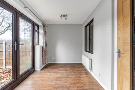 3 bedroom terraced house to rent - Photo 2