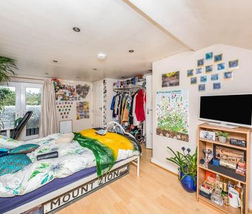 4 bedroom semi-detached house to rent - Photo 4