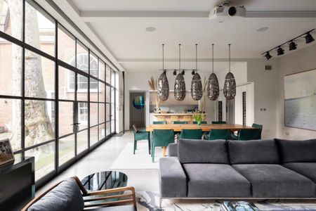 Caroline Close - Photo 2