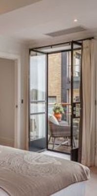 Two Bedroom Flat to rent in London - Photo 1