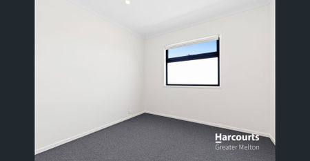 Modern Family Living in the Heart of Aintree - Photo 2