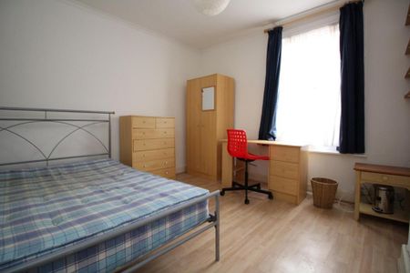 3 bedroom end of terrace house to rent - Photo 5