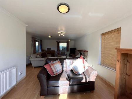 4 bedroom detached house to rent - Photo 3
