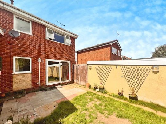 3 bedroom semi-detached house to rent - Photo 1