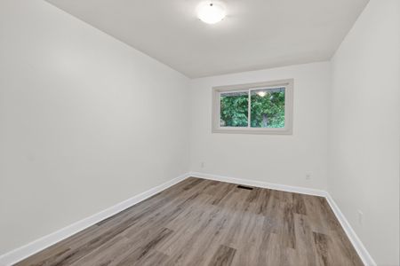 For Lease - 1889 Russell Road Unit# A, Elmvale Acres and Area, Ontario - Photo 3