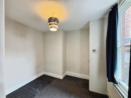 2 bedroom Flat To Let Total Size: 657 SQ FT - Photo 3