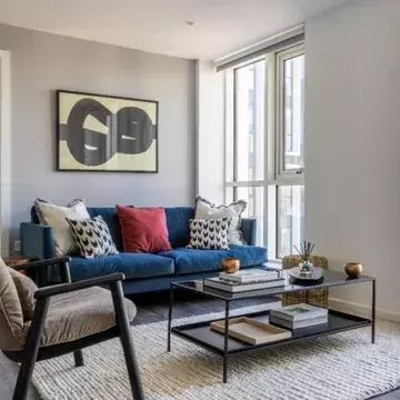 2 bedroom block of apartments to rent - Photo 1