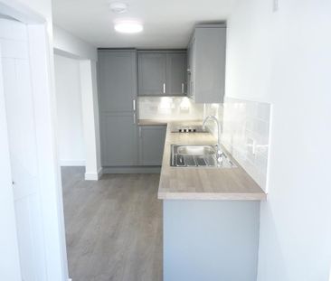 3 bedroom semi-detached house to rent - Photo 6