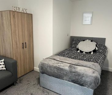 1 bedroom private hall to rent - Photo 2