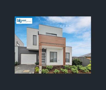 Modern & Spacious 3-Bedroom Townhouse in a Great Location - Photo 3