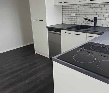 Warm, Modern - Photo 3