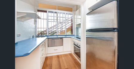 Spacious apartment in ultra-connected Sydney village - Photo 5