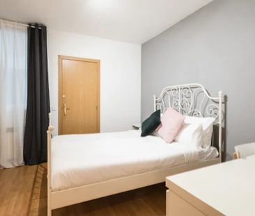 Calle de Fuencarral, Madrid, Community of Madrid 28004 - Photo 6