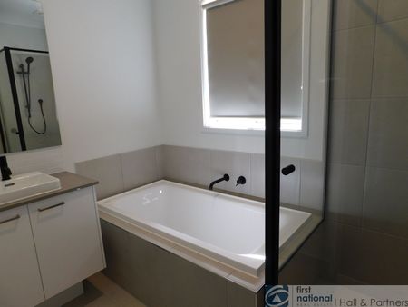 30 Lavender Road, Officer - Photo 3