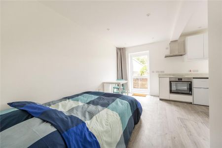 6 bedroom semi-detached house to rent - Photo 3