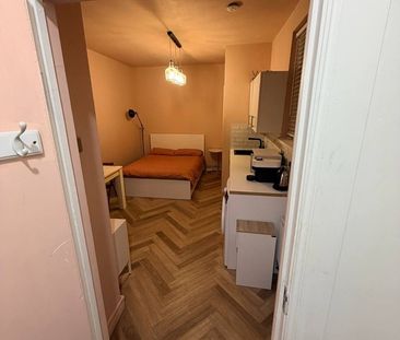 Studio Flat, Knatchbull Road, SE5 - Photo 3