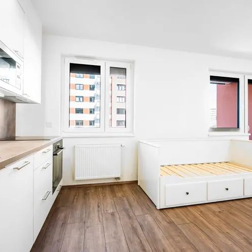 Pronájem nového, slunného bytu 1+kk s balkonem – ranní slunce, Praha 5 - Photo 1