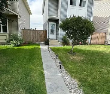 🏡 Luxury Living with All-Inclusive Rent (Utilities Excluded)! 🌟 | 15726 84 Street Northwest, Edmonton - Photo 1