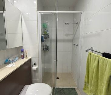 Chippendale - Photo 1