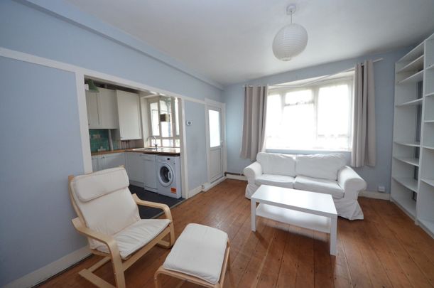3 Bed Flat, Greenleaf Close, SW2 - Photo 1
