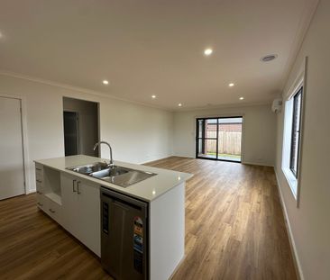 Modern Brand New 4BR Home Perfect for Families – Dual Living + Alfr... - Photo 6