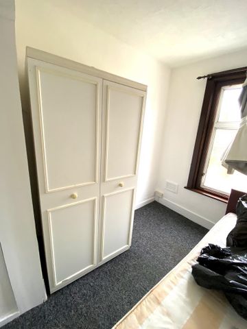 4 bedroom semi-detached house to rent - Photo 5