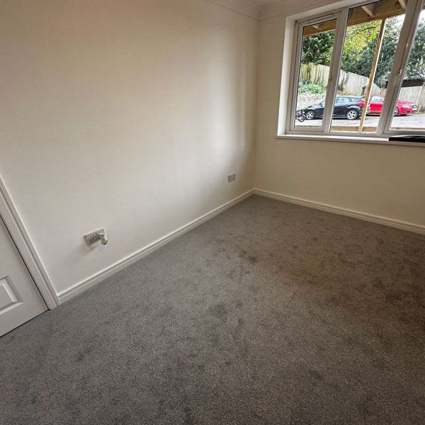 Botley Road, Park Gate, Southampton - Photo 1