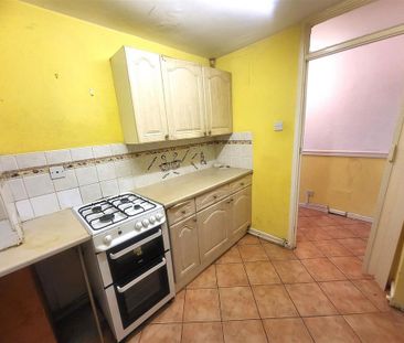 2 bedroom semi-detached house to rent - Photo 5