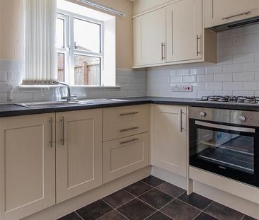 2 bedroom semi-detached house to rent - Photo 3