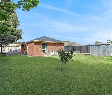 49 Courtenay Avenue, Cranbourne North VIC 3977 - House For Rent | D... - Photo 6