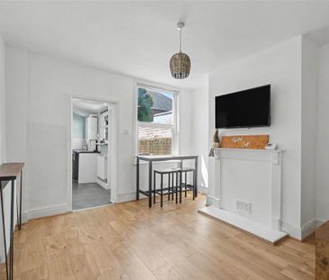 2 bedroom end of terrace house to rent - Photo 3