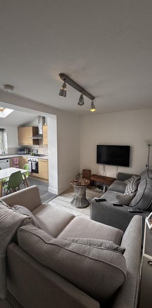 4 bedroom terraced house to rent - Photo 1