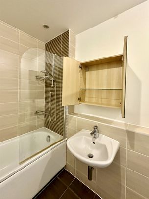 Ross Way, London - Photo 1