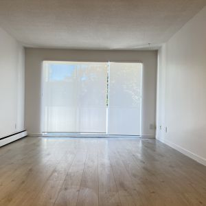 Gary Manor - Photo 2