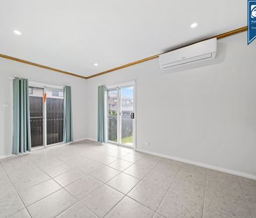 BRAND-NEW 2-BEDROOM GRANNY FLAT - MODERN LIVING & SPACIOUS BACKYARD - Photo 1