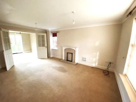 4 bedroom detached house to rent - Photo 3