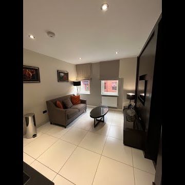 Studio Flat, The Headrow, LS1 - Photo 1