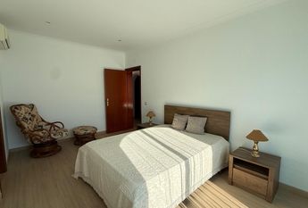 Excellent 1 bedroom flat with generous areas well located in Albufeira.