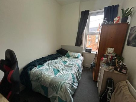 3 bedroom flat to rent - Photo 5