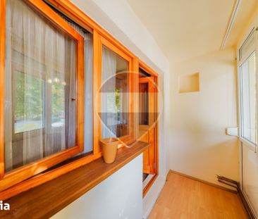 Apartament cu doua camere in zona Aurel Vlaicu - Photo 1